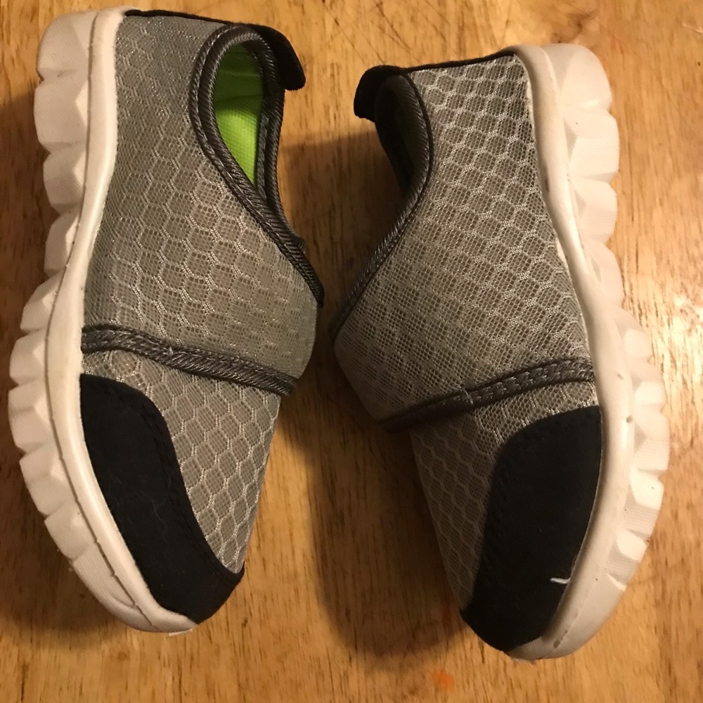 Babeimao Breathable Mesh Boys Toddler Shoes, Gray/black/green/white,size 12.5(30